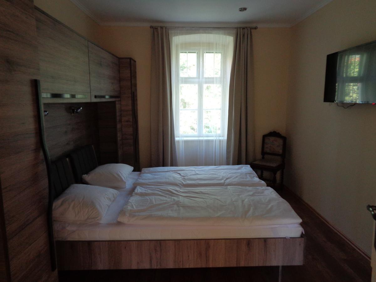 Arnyas Park Apartmanhaz Bed & Breakfast Balatonalmadi Exterior photo